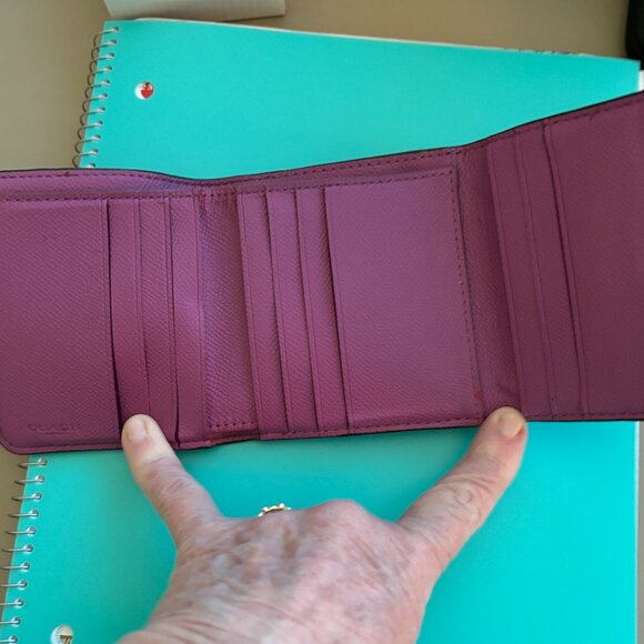 Coach Purple 💜 Smooth Leather Flap  Signature Print Compact Trifold Wallet VGUC - Picture 2 of 5